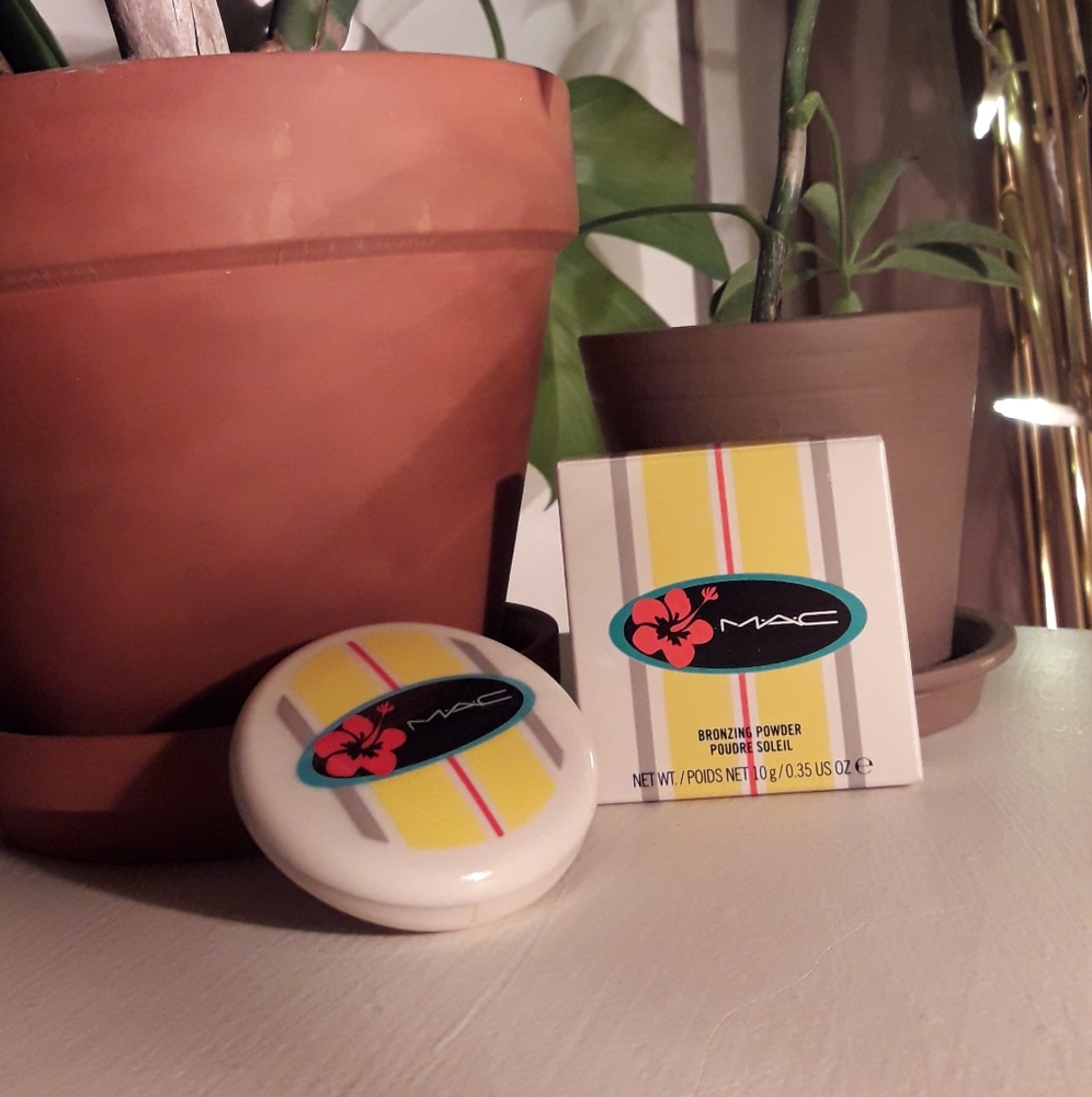 *RARE* NIB MAC Limited Edition Surf, Baby! Bronzing Powder - Solar Riche